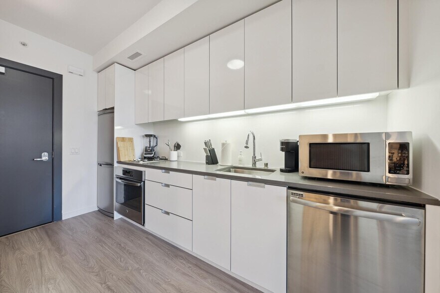 Building Photo - 8 10th St
