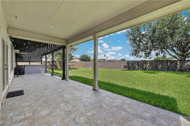 Building Photo - 33 Santa Fabiola St