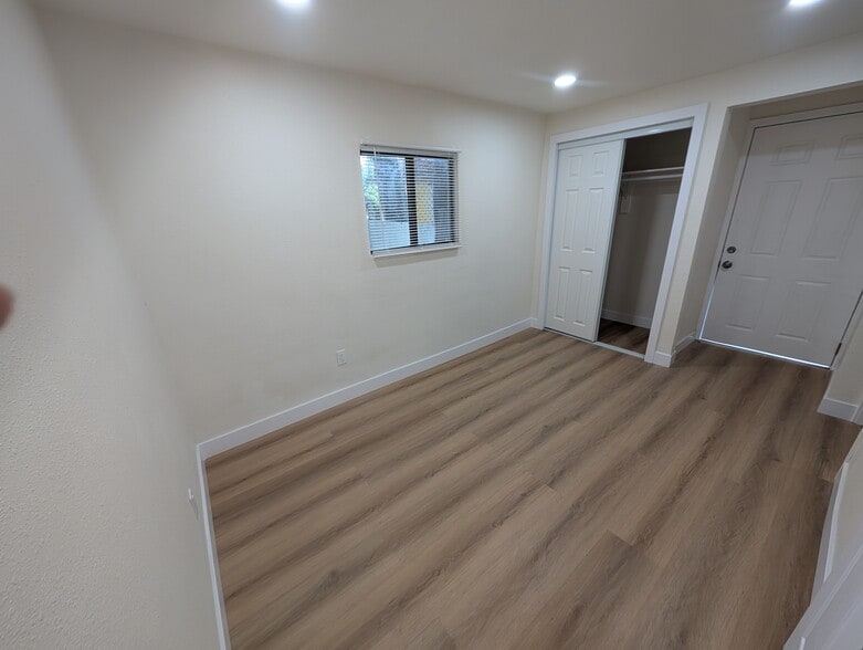 Building Photo - 827 Laveta Ter