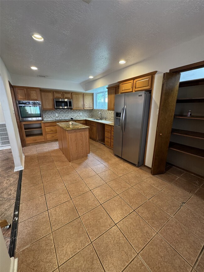 Building Photo - 11322 Briar Forest Dr