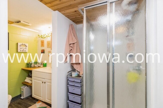 Building Photo - FENCED IN YARD!! 3 Bedroom, 2 Bath Home in Ames