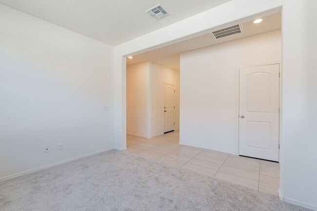 Building Photo - Modern 3-Bed + Den Home in Ventana De Estrellas