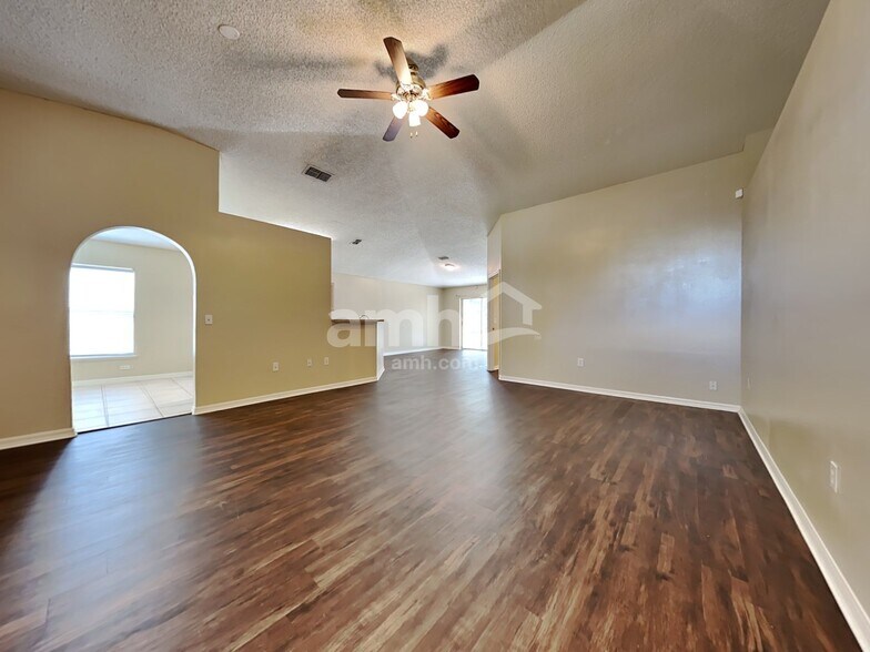 Building Photo - 70 Reeding Ridge Dr W