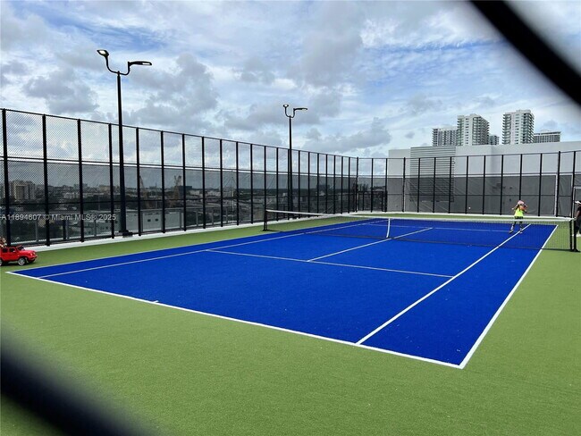 Building Photo - 851 NE 1st Ave