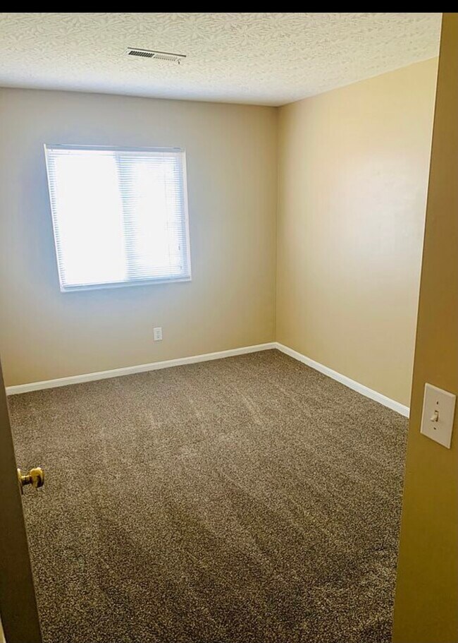 Building Photo - 4082 E Village Dr