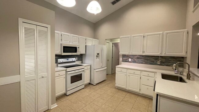Building Photo - 2446 Briarcreek Dr