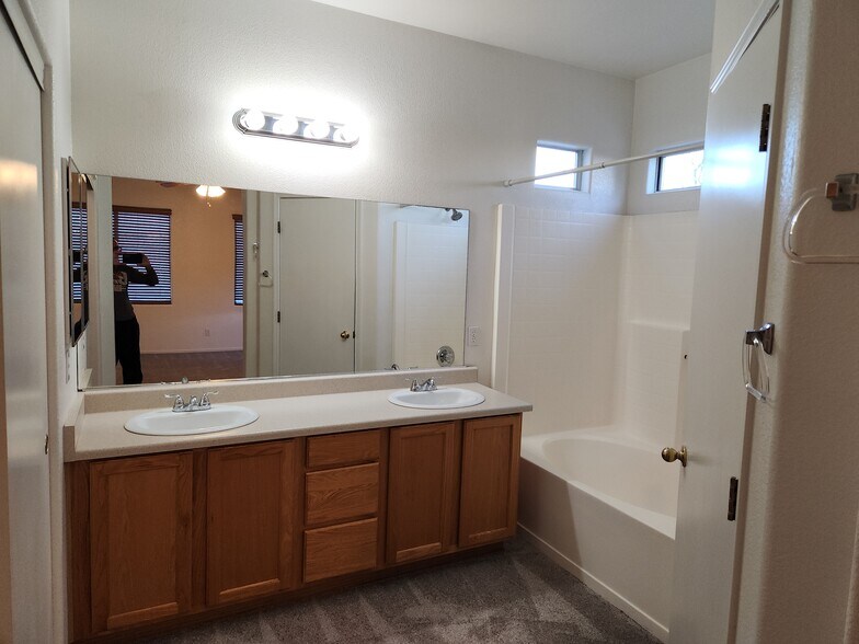 Building Photo - 4458 Yellow Harbor St