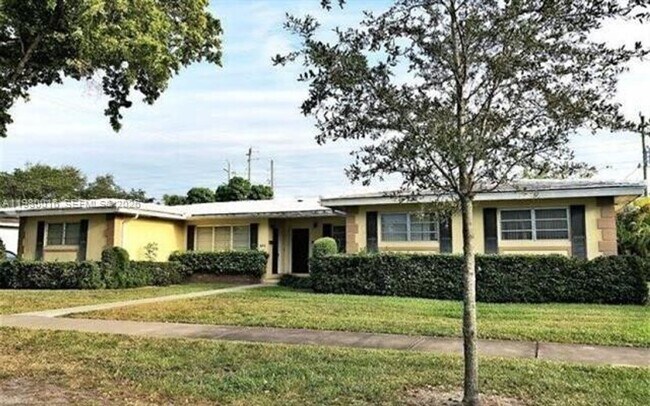 Building Photo - 930 Benevento Ave