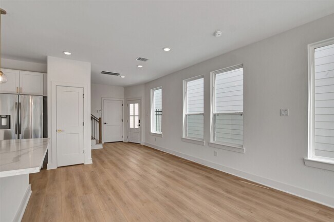 Building Photo - 3630 Amos St