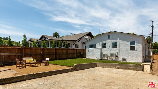 Building Photo - 6040 Burwood Ave