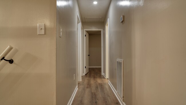 Building Photo - 6343 Cadbury Dr NW