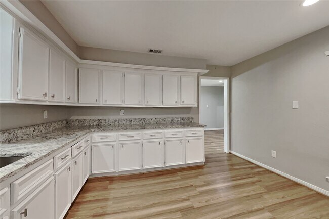 Building Photo - 6214 Arcadian Shores Dr