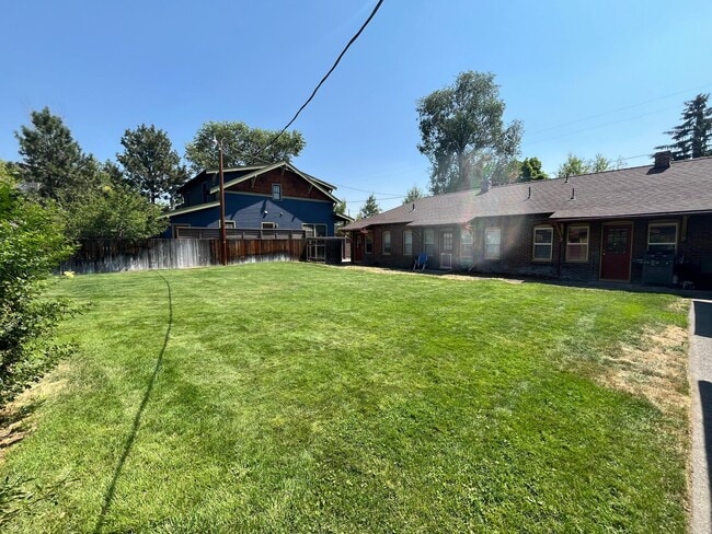 Building Photo - Historic Downtown Bend 1 Bed/1 Bath Unit - Harriman Street