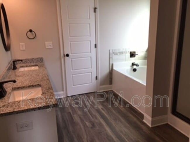 Building Photo - 618 Turtle Crk Ln