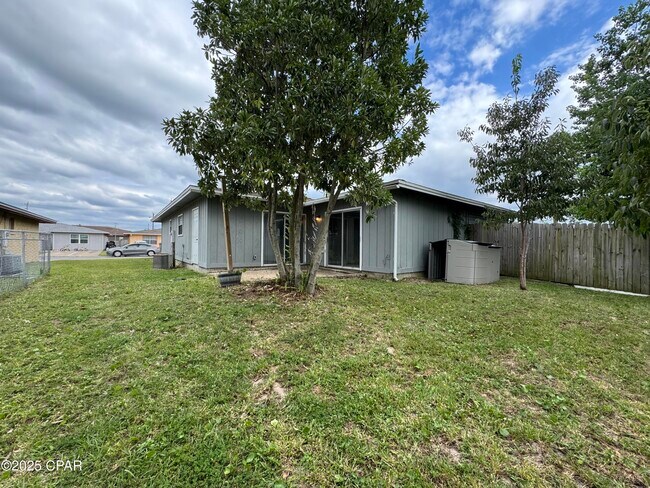 Building Photo - 2538 Johnson Dr