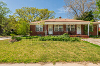 Building Photo - 2053 S Old Manor Rd