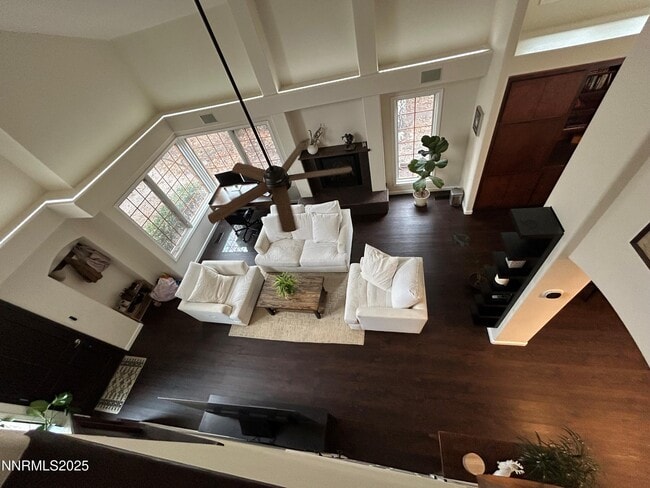 Building Photo - 655 E Riverview Cir