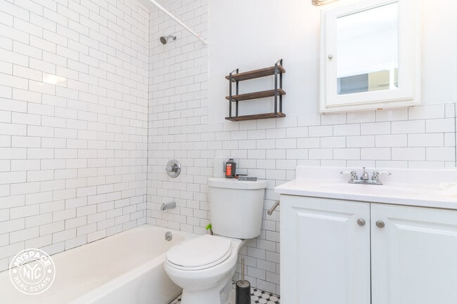 Building Photo - 2171 Clarendon Rd