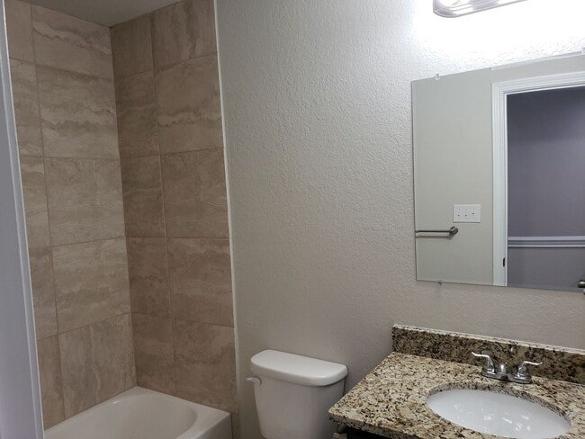 Building Photo - Town home for rent
