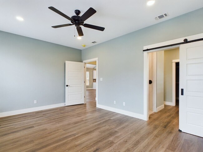 Building Photo - Charming 3-Bedroom Home with Updated Kitchen and Dual-Sink Primary Bath