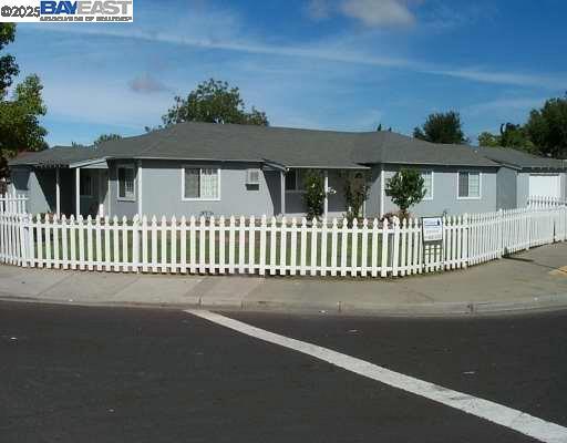 Primary Photo - 323 Adelle St