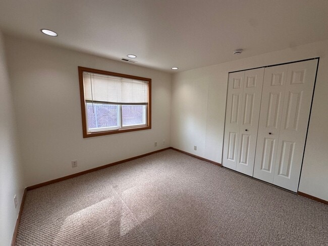 Building Photo - SeaTac rambler ready for its next residents!