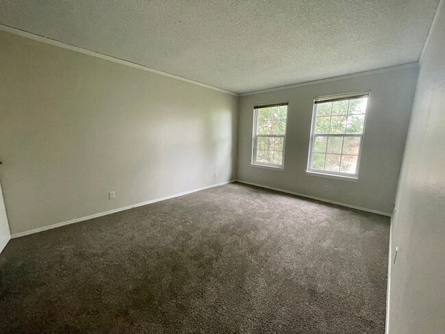 Building Photo - $0 DEPOSIT OPTION. BRIGHT AND AIRY TWO BEDROOM OTERO RIDGE CONDO WITH LOFT!