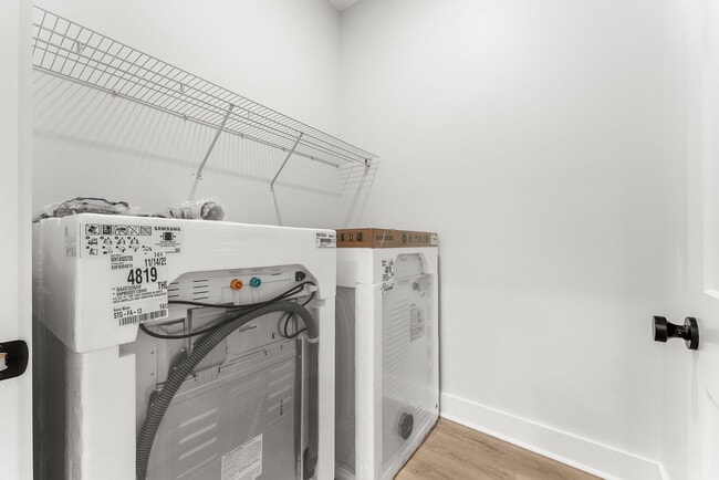 Building Photo - Water Oak