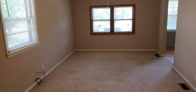 Building Photo - 1607 Highridge Dr