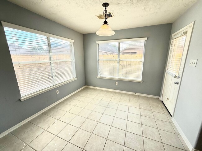 Building Photo - 15107 Summer Sunset Dr