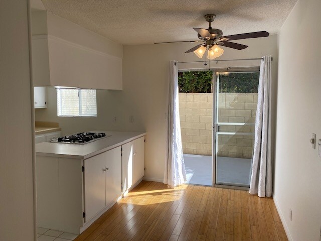 Kitchen / Patio - 1511 Yale St