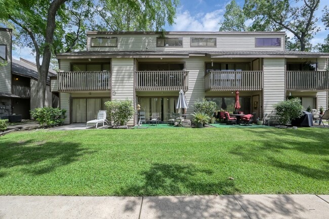 Building Photo - 12900 Walden Rd