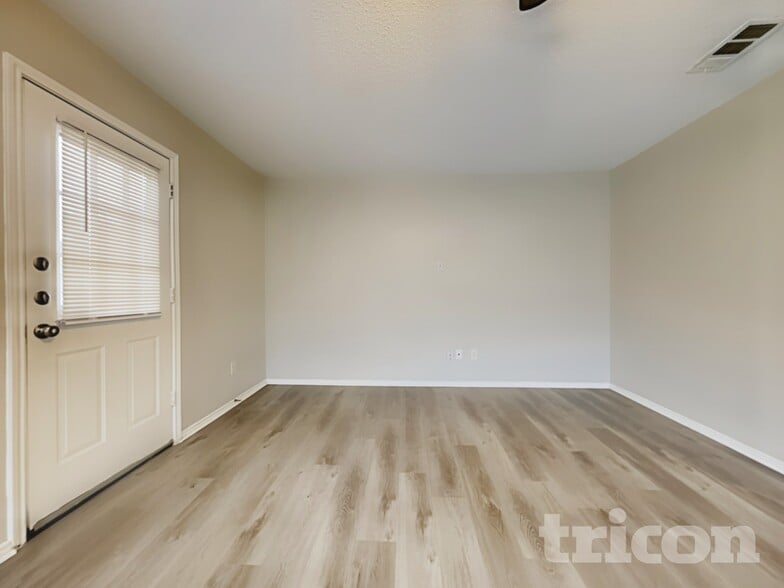 Building Photo - 1113 Beeblossom Dr