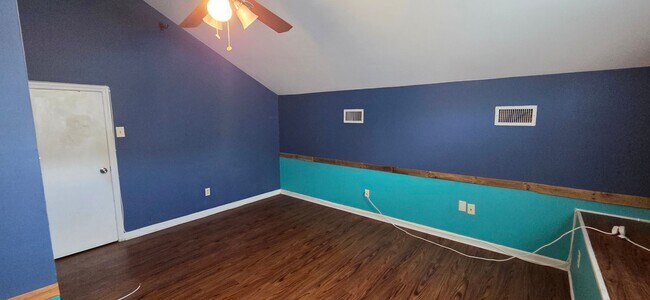 Building Photo - Home with 2 car garage