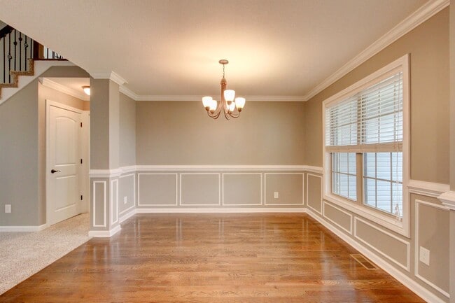 Building Photo - Executive Home on Cul de sac off exit 8.  Hurry.