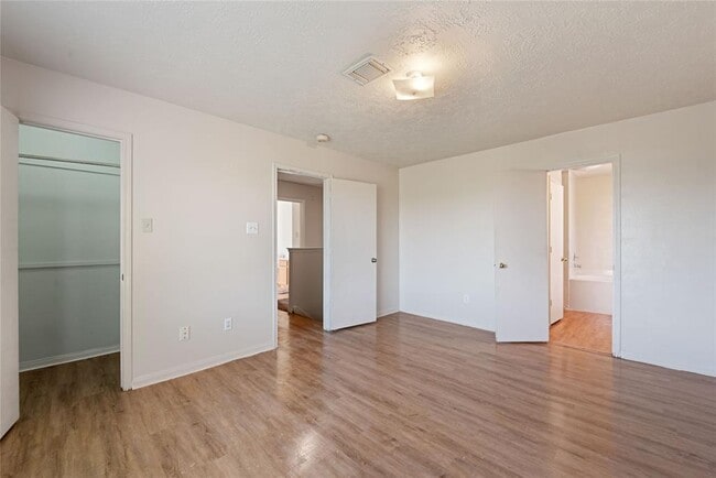 Building Photo - 8914 Pecan Pl Dr