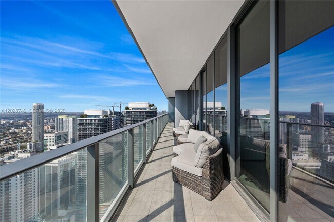 Building Photo - 1000 Brickell Plaza