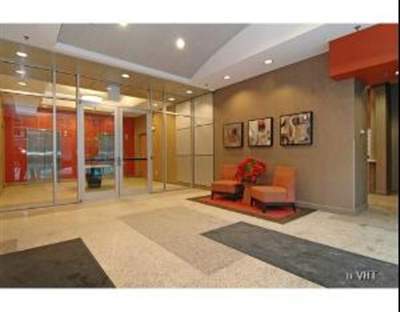 Loby - 421 W Huron St