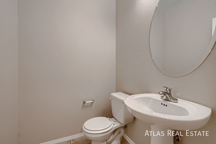 Building Photo - 10646 Mt Blackburn Ave