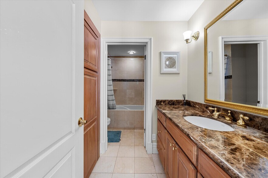 Building Photo - 2129 Palos Verdes Dr W