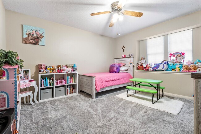 Building Photo - 1018 Trowbridge Dr