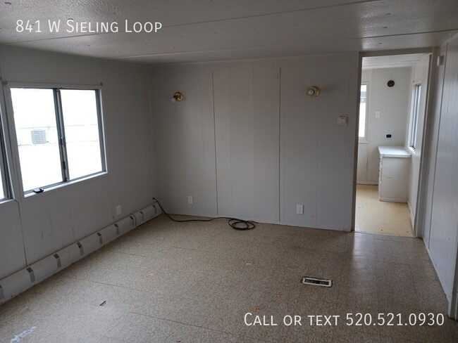 Building Photo - 2 Bed/1.5 Bath Mobile Home