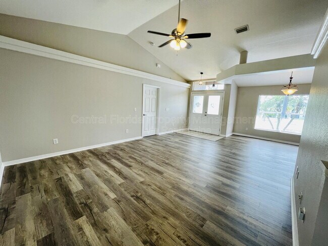 Building Photo - 1514 Sunset Village Blvd