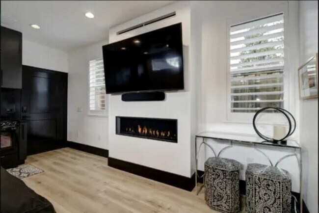 Building Photo - 4708 Marlborough Way