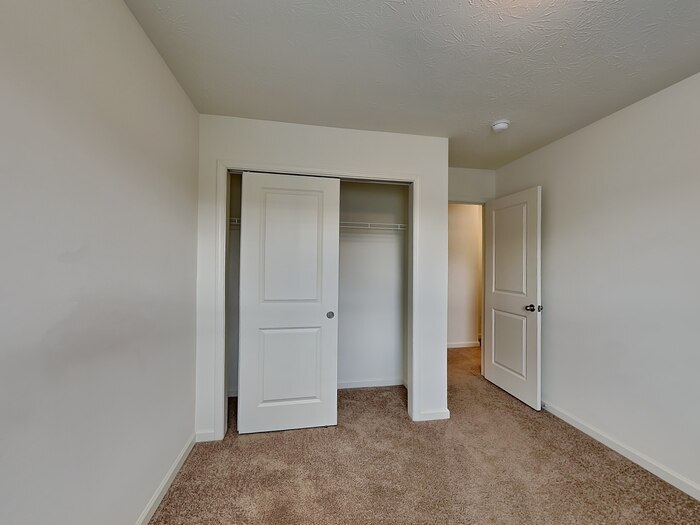 Building Photo - 10921 Woods Dr