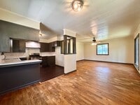 Building Photo - Newly Remodeled 3/1 Home Close to Lyon!