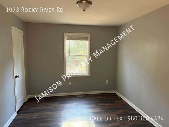 Building Photo - 1073 Rocky River Rd