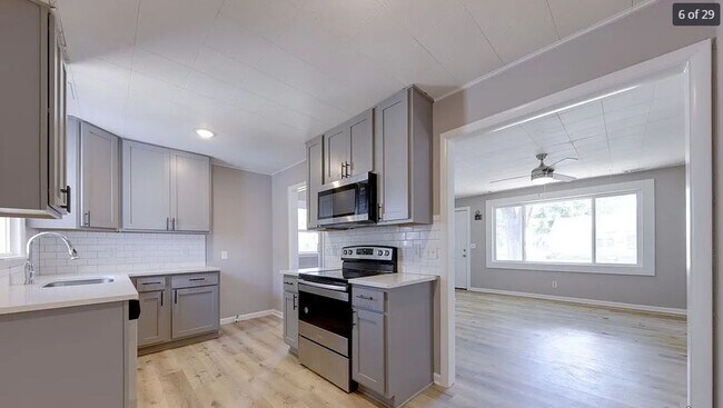 Building Photo - 319 N St Paul St