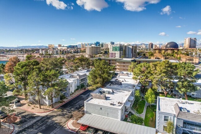 Building Photo - 3823 S Maryland Pkwy