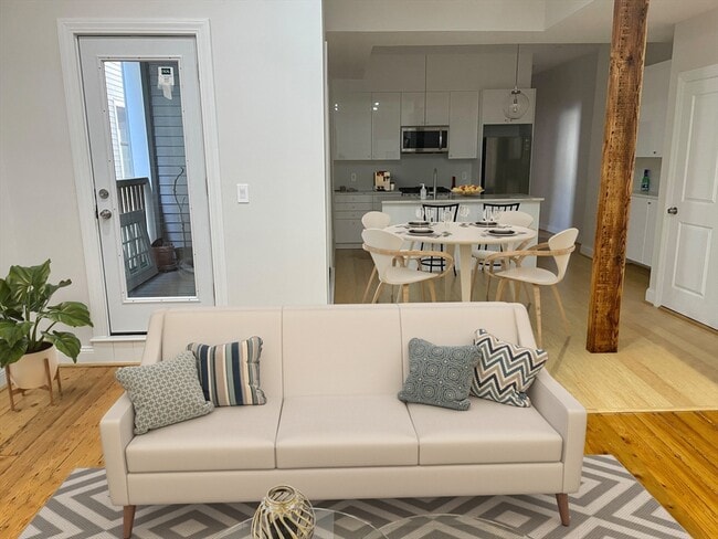 Building Photo - 258 W Broadway